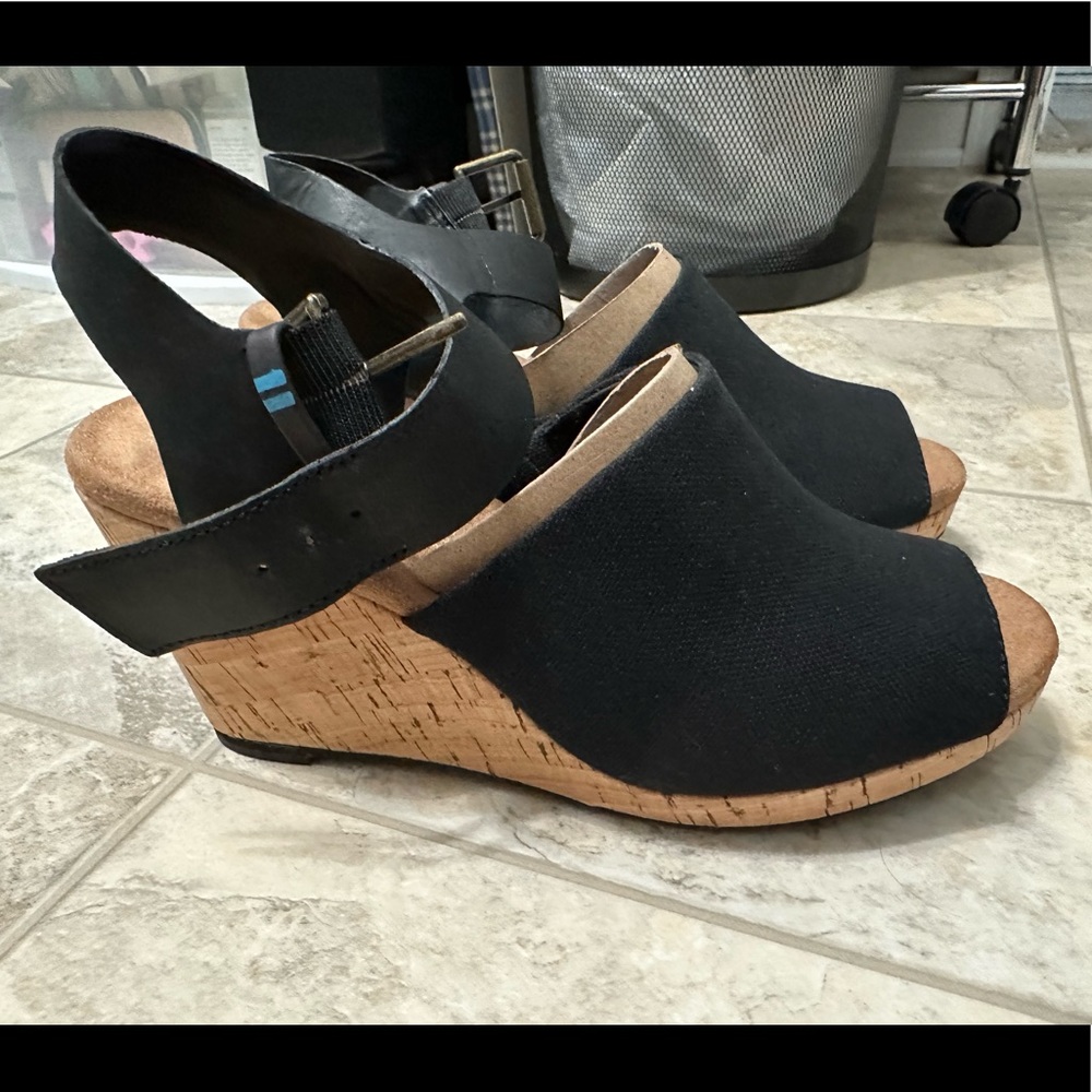Toms wedge sandals